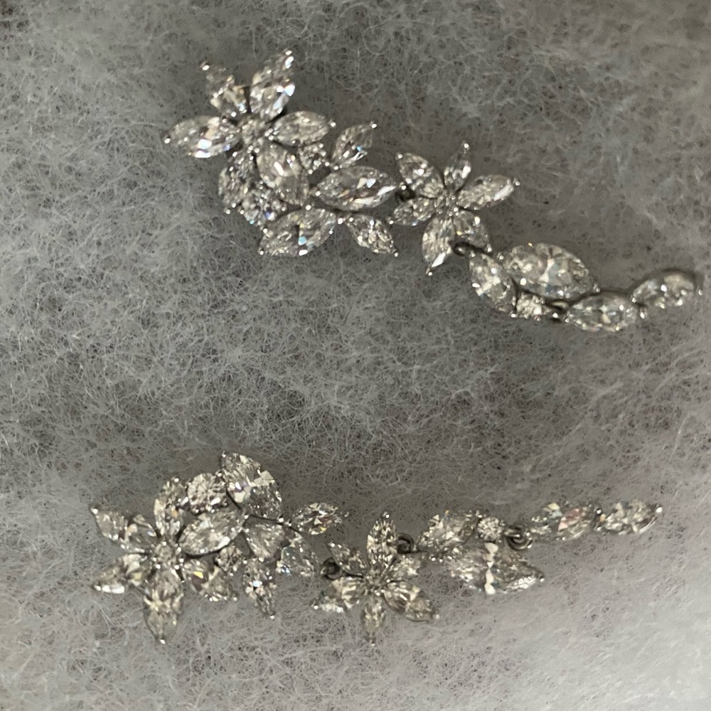Flower drop earrings
